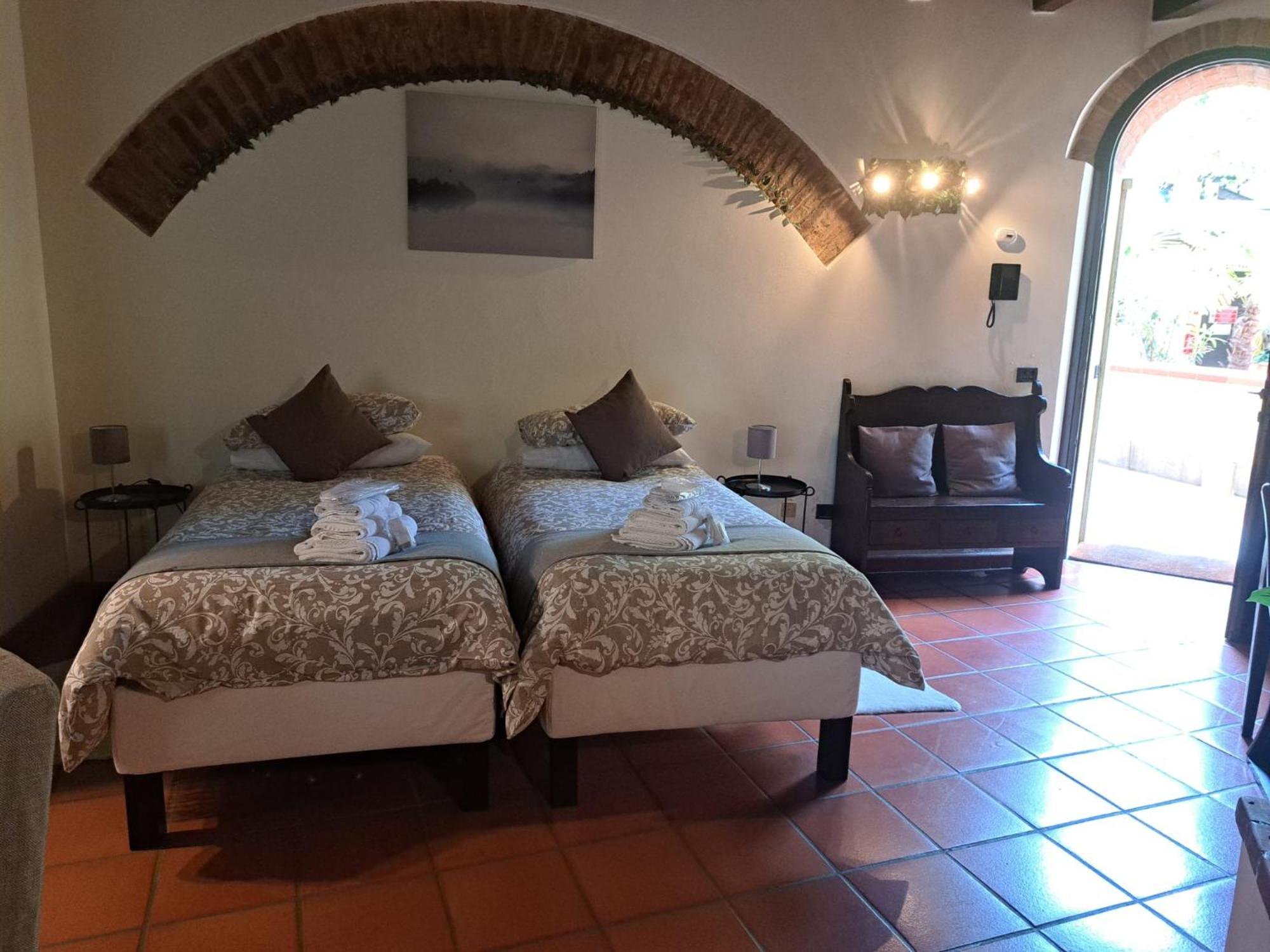 Monolocale Beatrice Abbadesse Guest House Milan Exterior photo